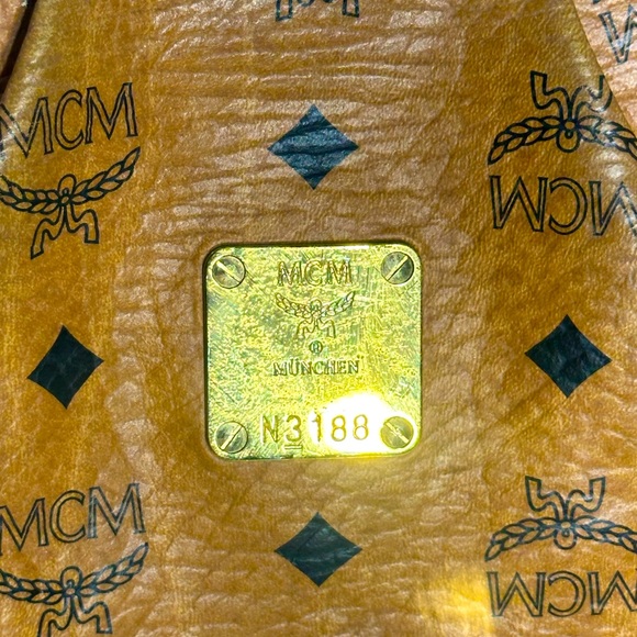 MCM VISETOS VINTAGE SHOULDER BAG COGNAC MEDIUM - Picture 8 of 15